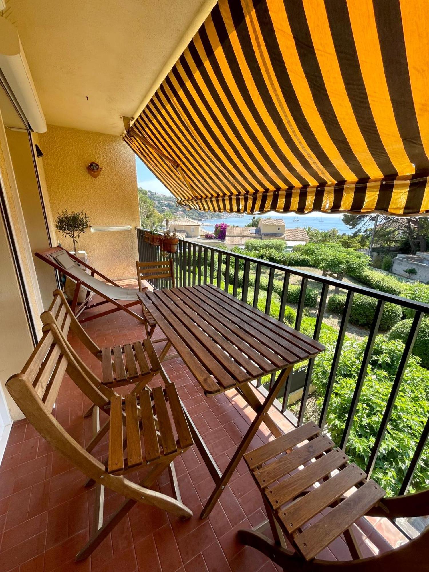 Appartement Cosy Vue Mer A 50 M De La Plage - Refait A Neuf Et Climatise Le Pradet Luaran gambar